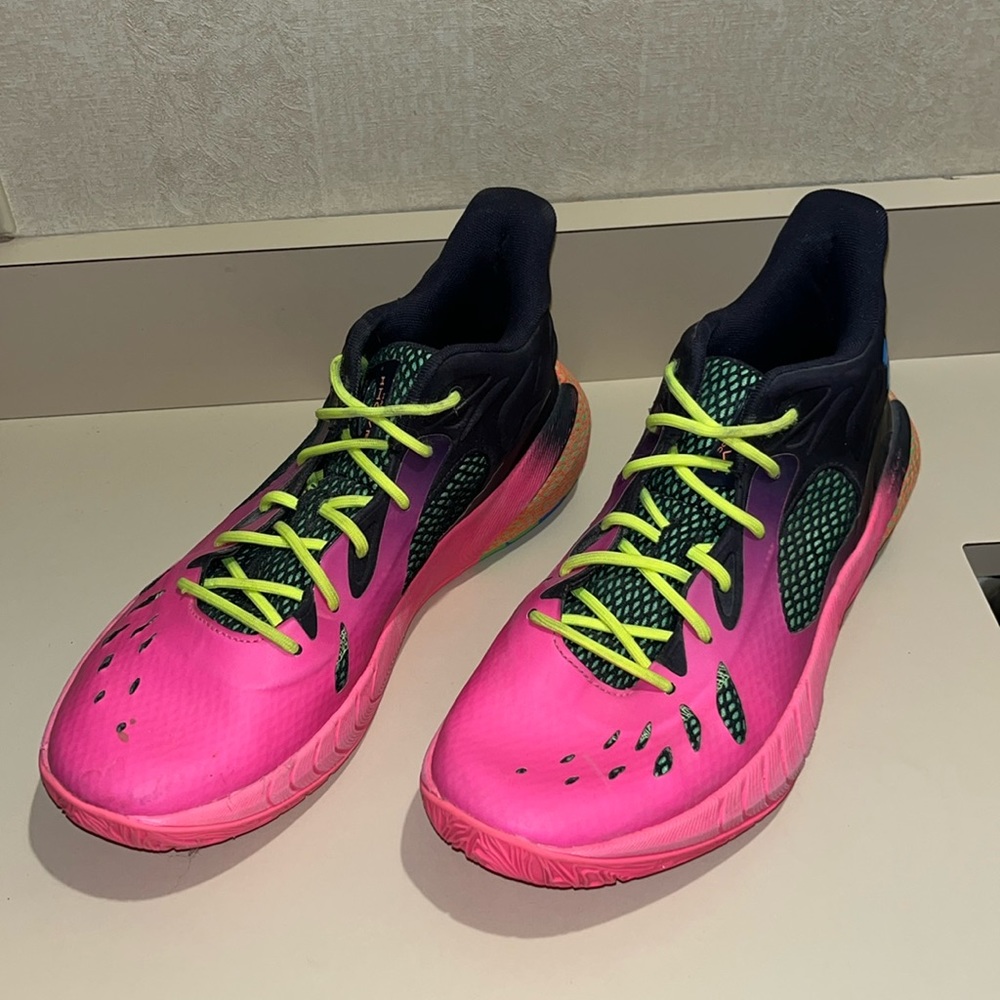 Under Armour Havok HOVR UNISEX Men’s Size 9.5/Women’s Size 11 Black Pink Sneaker